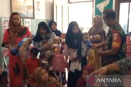 Dinkes Bangkalan libatkan TNI dalam program imunisasi campak massal