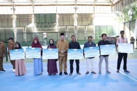 Pemkab Serang serahkan bantuan 497 RTLH