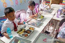 Pemkab Bangka Tengah realisasikan program MBG di 13 sekolah