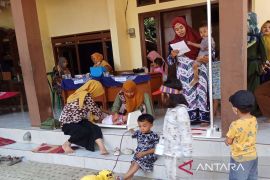 Sampang lakukan imunisasi campak dengan sistem jemput bola