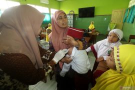 Bulan Imunisasi Anak Sekolah di Kediri