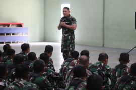 Jam Pimpinan, Letkol Inf.Robert Panjaitan beri arahan pada Prajurit Kodim 0205/TK