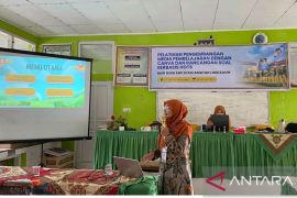 Tim UNP beri pelatihan pengembangan media pembelajaran dengan Canva untuk guru di Kecamatan Lima Kaum