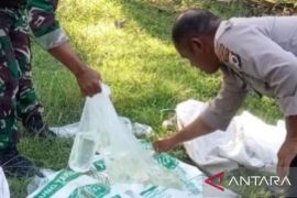 Polisi Ambon amankan 250 liter miras selundupan menuju Masohi Maluku