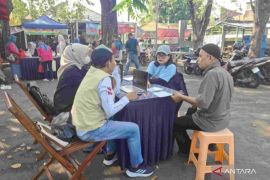 Pelaku UMKM Bekasi dibuatkan NIB dan sertifikat halal secara gratis