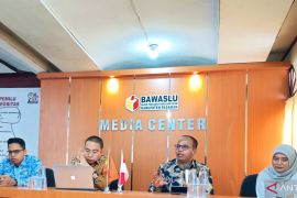 Bawaslu Pasaman teguhkan komitmen keterbukaan informasi publik