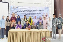 Dosen ULM latih guru Kimia integrasikan PBL dengan AI