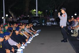 Kapolri Listyo beri motivasi ke pasukan pengamanan di DPR/MPR