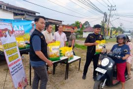 Satreskrim Polres Bengkayang Kalbar gelar pangan murah untuk warga