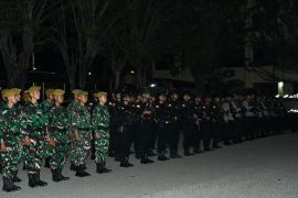 TNI dan Polri menggelar patroli bersama di Kota Kupang
