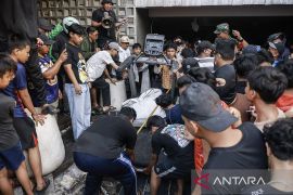 Warga kembalikan 32 barang milik Sahroni yang dijarah