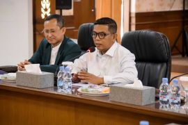 Gubernur Andra Soni dorong pemerataan dokter ke wilayah selatan