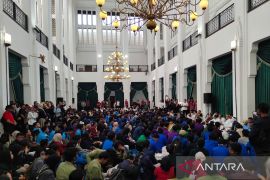 Gubernur KDM janji tindaklanjuti aspirasi mahasiswa dalam dialog terbuka