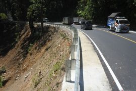 Pembukaan jalan nasional Gunung Gumitir Jember