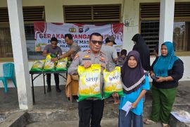 Polres Pasaman Barat salurkan satu ton beras melalui pangan murah