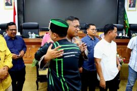 Polres: Aksi damai di Gedung DPRD Natuna berjalan tertib