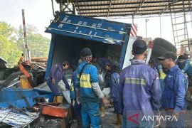 Truk kontainer tabrak Gerbang Tol Ciawi 2 Bogor