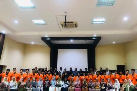 PT Semen Padang silaturahmi dengan orang tua dan penerima beasiswa program BANGSA