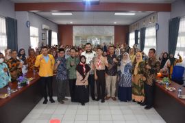 Perluas jangkauan Progul Padang Juara, Wako Fadly Amran lepas mahasiswa RPL Pendidikan Guru PAUD