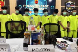 8 provokator pembakar Wisma MPR di Bandung ditangkap polisi