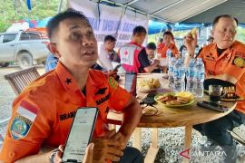 Tim SAR kumpulkan 8 jasad korban heli jatuh di Kalsel