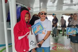 ASDP Baubau edukasi penumpang pentingnya miliki tiket penyeberangan