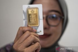 Emas Antam hari ini turun jadi Rp2.090.000 per gram