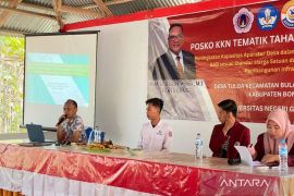 Mahasiswa KKN tematik latih aparat desa kelola dana desa