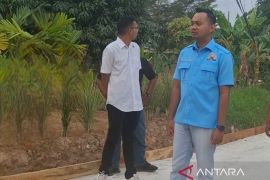Anggota DPRD Jambi Zulkifli Linus pantau perbaikan jalan rusak