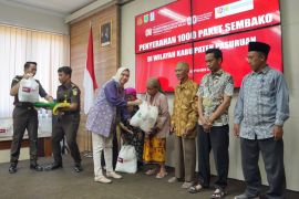SIER dan Kejari Pasuruan salurkan 1.000 paket sembako