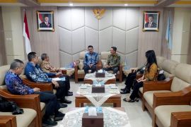 Pemkab  Banjar-OJK Kalsel bahas budidaya padi apung