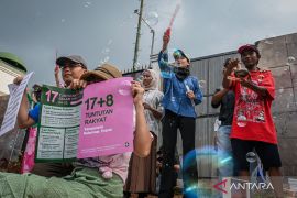 Pelajaran demokrasi dari "Tuntutan 17+8"