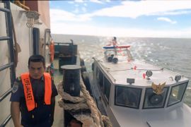 Tongkang bocor di Perairan Batam dievakuasi KPLP Tanjung Uban