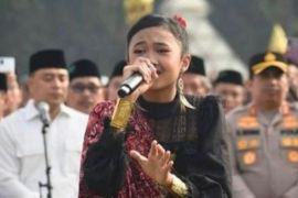 Shanun Rahmani meriahkan Ikrar Jogo Suroboyo dengan lagu Ibu Pertiwi