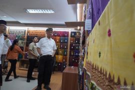 Menperin minta Pemprov Bali terus tambah sentra IKM