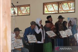 Pemprov Jatim salurkan bansos Rp602 juta bagi warga Pulau Bawean