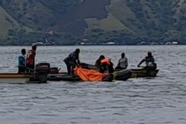 Tim SAR temukan korban tersambar petir saat mancing di Danau Sentani