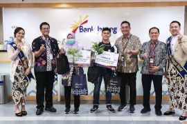 Bank Jateng bagikan bibit tanaman ke nasabah di HPN2025