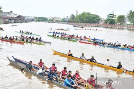 Banjarmasin lakukan pelestarian tradisi sungai balap jukung