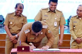 Bupati Samosir apresiasi peran gubernur dalam perolehan Green Card Geopark Kaldera Toba