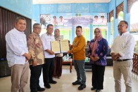 Pemprov Kepri serahkan aset Pelabuhan Sei Tenam pada Pemkab Lingga