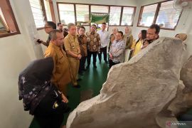 Komisi VII DPR RI kunjungi Prasasti Batutulis ikon sejarah utama di Kota  Bogor