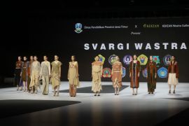 Khofifah apresiasi murid SMK tembus panggung fesyen dunia
