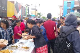 Pemkot  Ambon gelar makan "Patita" meriahkan HUT-450 dengan masyarakat