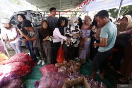 Pemprov-Lanal Gorontalo gelar Gerakan Pangan Murah sediakan sembako