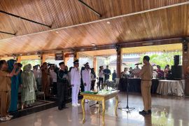 Bupati Batang Hari lantik dua pj kepala desa