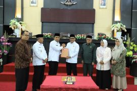 Wali Kota Solok Sampaikan Nota Penjelasan Dua Ranperda dalam Rapat Paripurna DPRD