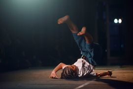 Aksi penari Ganggam Tari Kontemporer III Page 4 Small