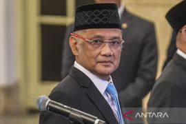 Prabowo lantik Gus Irfan sebagai Menteri Haji dan Umrah