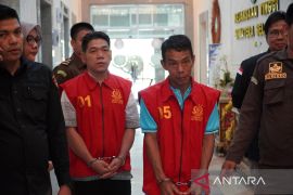 Berkas lengkap, dua tersangka OTT Forum Kades Lahat dilimpahkan ke jaksa